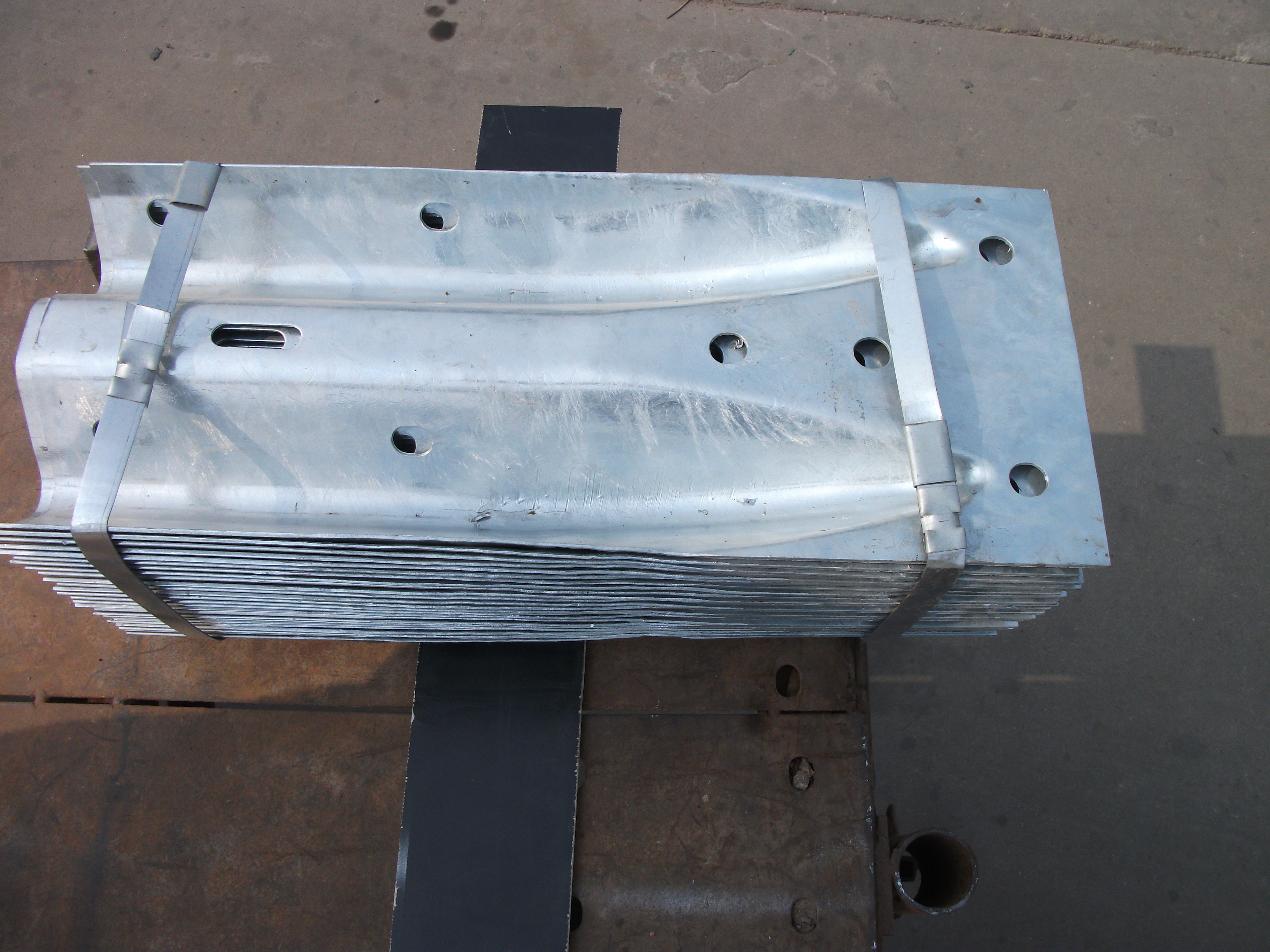 Roadway Safety Galvanized Steel Guard Rail Bridge End Terminal for Accident Prevention