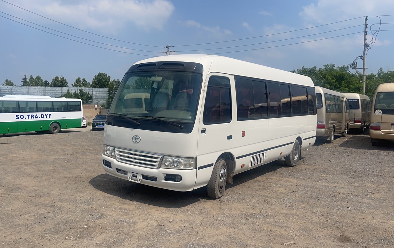 Africa Used Diesel Engine Coaster Mini Bus with 2694ml Displacement in Angola and Ghana