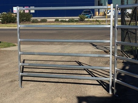 26 Portable Horse Stall Panels Inc Gate, Round Yard, Cattle Fences, Corral 18m Diameter