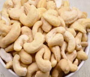 Wholesale Full Nutrition Raw Sprouted Nuts , Crunchy Raw Cashew Nut 5% Breakage Rate from china suppliers
