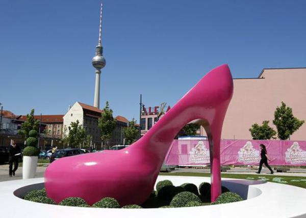Pink Heels Stainless Steel Sculpture Art Painted Corrosion Resistant Urban