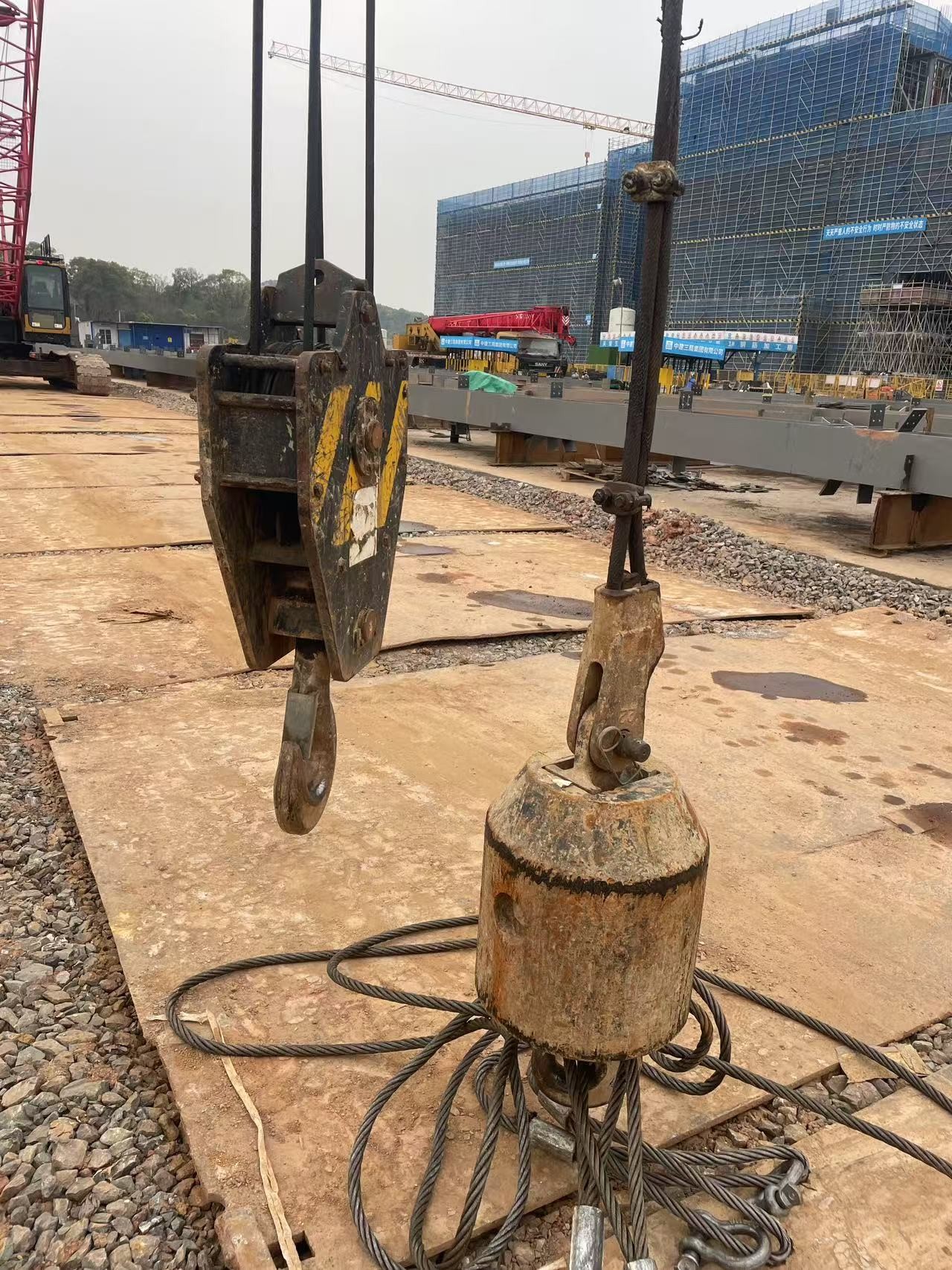 Extremely Efficient SCC600A-6 60 Ton Mobile Hydraulic Crawler Crane Heavy Lifting Equipment