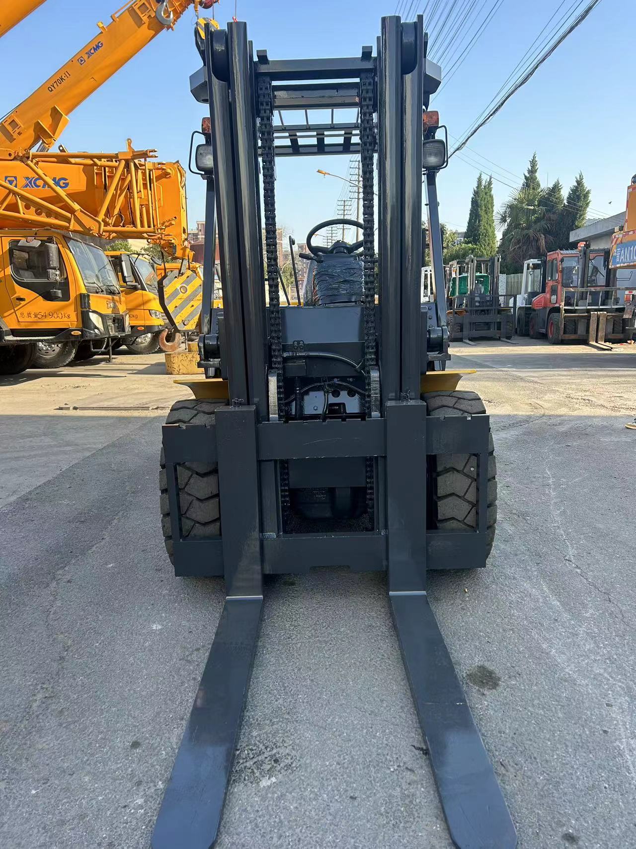 Secondhand Komatsu 50 Forklift 5 Tons 3 Meters Diesel Lifting Machine Komatsu TCM Toyota Forklift