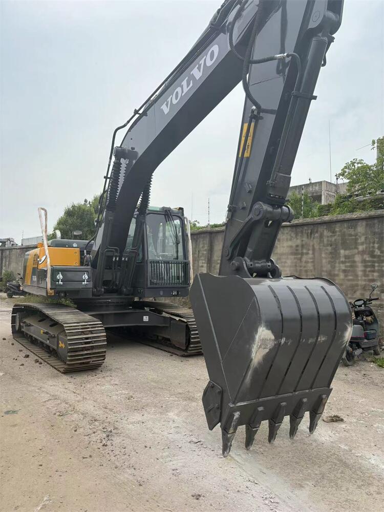 Second-hand VOLVO 210excavator Made In Japan Second-hand Crawler Excavator Machine