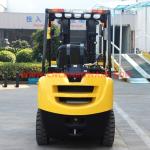 Fork Width 122mm Lift 6000mm 70L 2.5t Gas Engine Forklift
