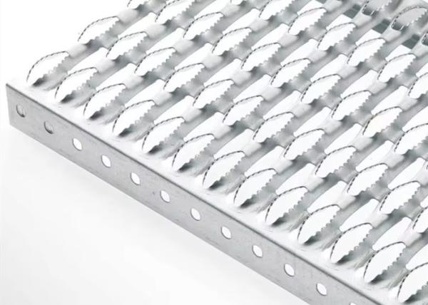 Customized Anti Skid Metal Plate Crocodile Mouth Shape 20mm-80mm Channel Height