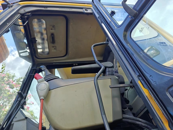 Used Komatsu Excavator with Komatsu SAA6D107E-2 Engine