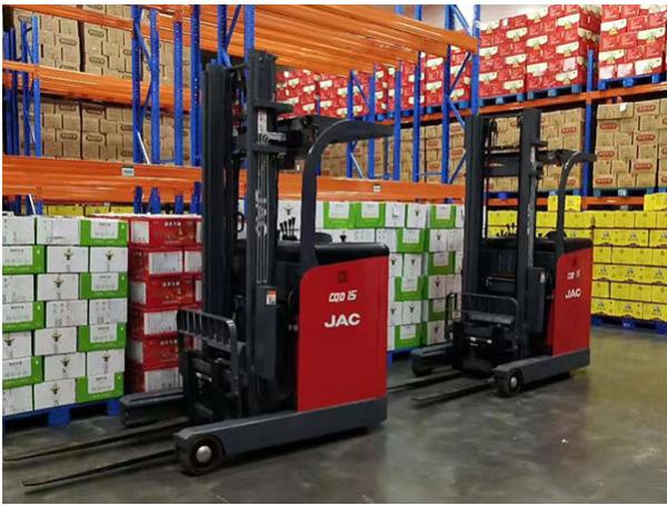 Buy cheap JAC 2Ton Electric Standup Reach Truck Forklift Mast Move Forward Cdd15q from wholesalers