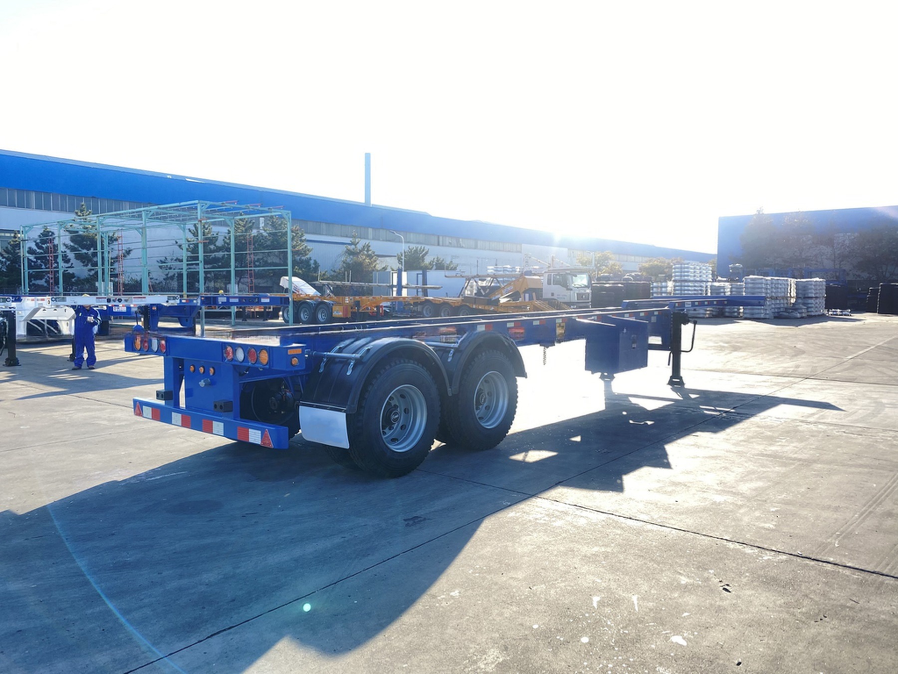 12R22.5 Linglong Tire 2 Axle 40ft 20ft Shipping Chassis with Gooseneck Skeleton Truck Frame Semi Trailer Container