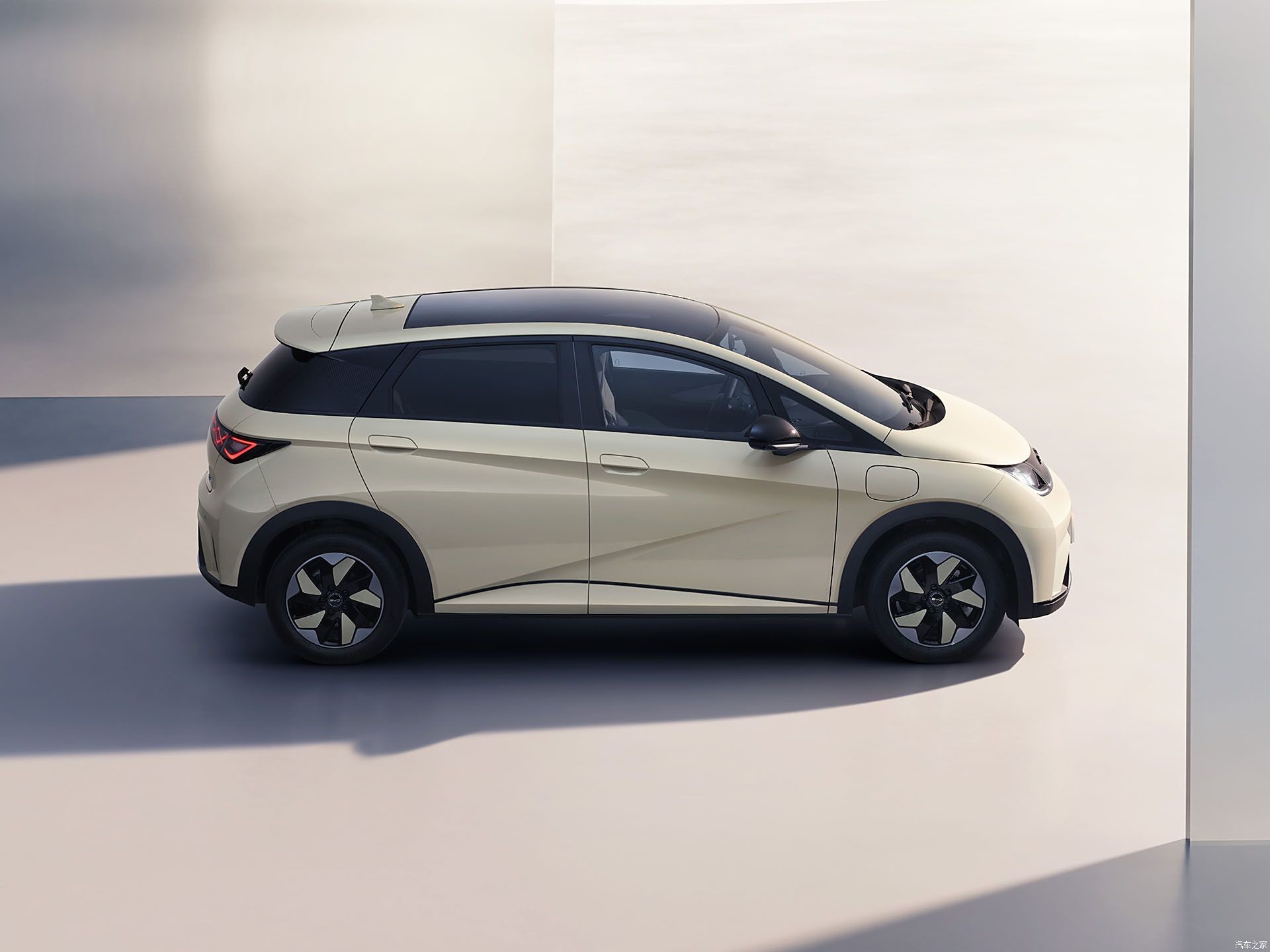2025 BYD Dolphin, EV range increased to 520KM, configuration upgraded, price unchanged