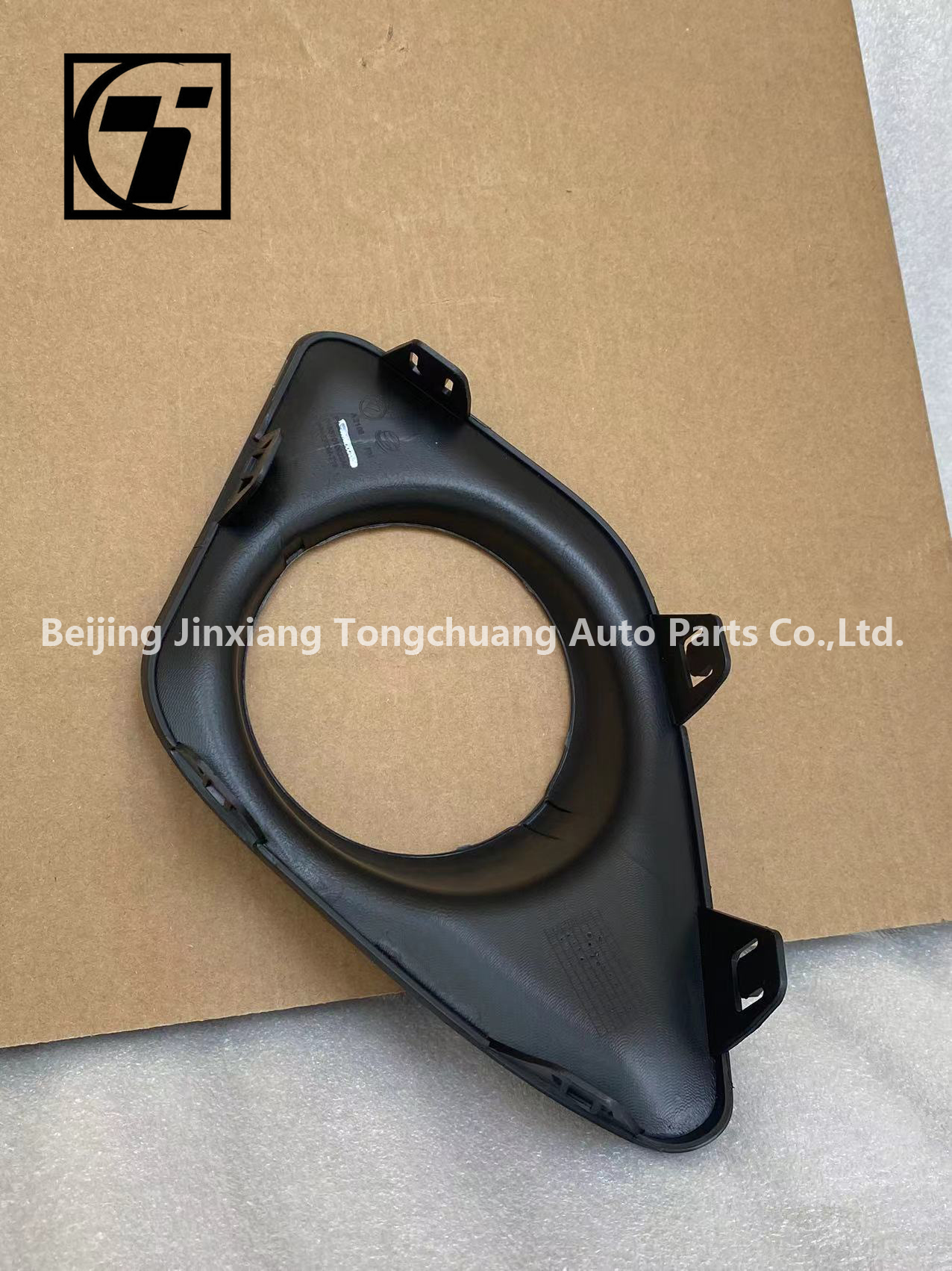 Plastic Design Style Fog Lamp Cover Shell and Frame for Foton P1531010021A0 P1531010020A0