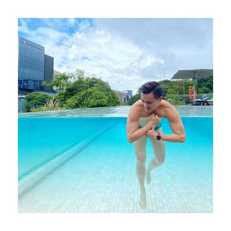Clear Acrylic Sheet Panels for Custom Outdoor Swimming Pool Applications