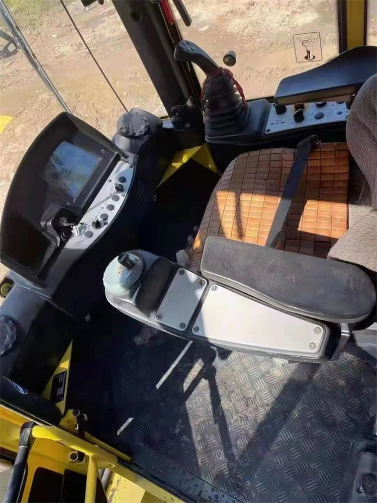 Great Popularity Enjoyed by BW 226DH-4 Compactor Bomag with 2000-2100 Working Hours