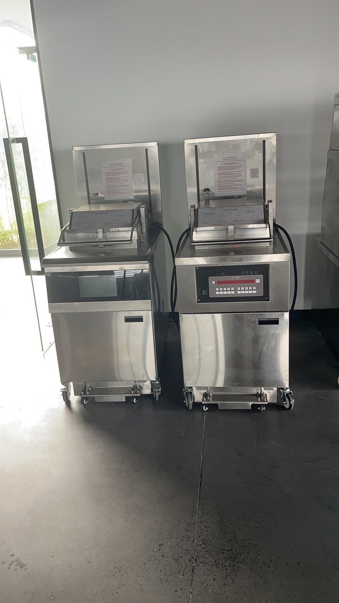 8HD Electric 17KW 380V 55L 5 Fry Tray Big Productivity Broaster Chicken Pressure Fryer