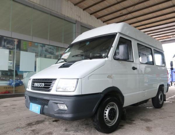Buy cheap 6 Seats Iveco V35 Second Hand Mini Van Euro V Emission Manual Transmission from wholesalers