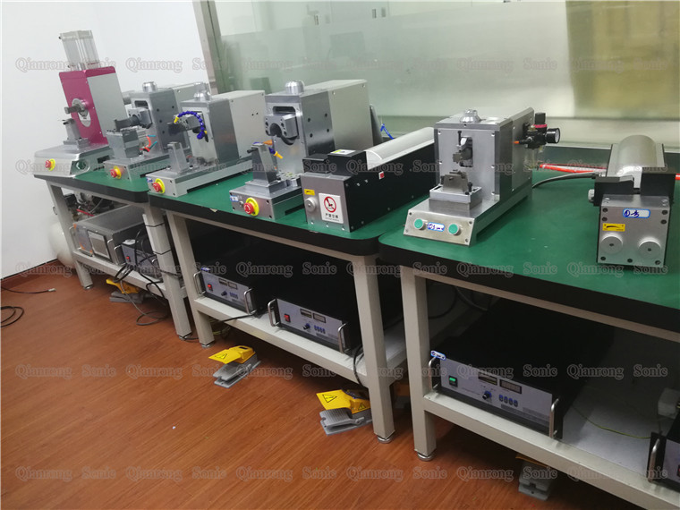Safety Ultrasonic Spot Welding Metal For Voltage Electrical Components Application
