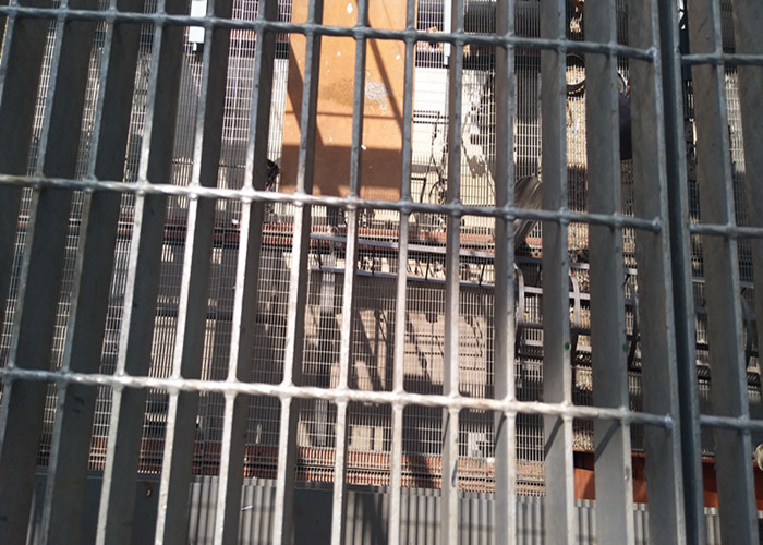 Safety Catwalk Ss Serrated Steel Grating Floor Steel Grating 600-1250mm Width
