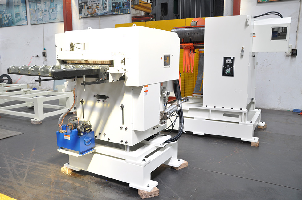 Fully Automatic Metal Sheet Load Car 3 in 1 400 mm Width Uncoiler Leveler Feeder Machine