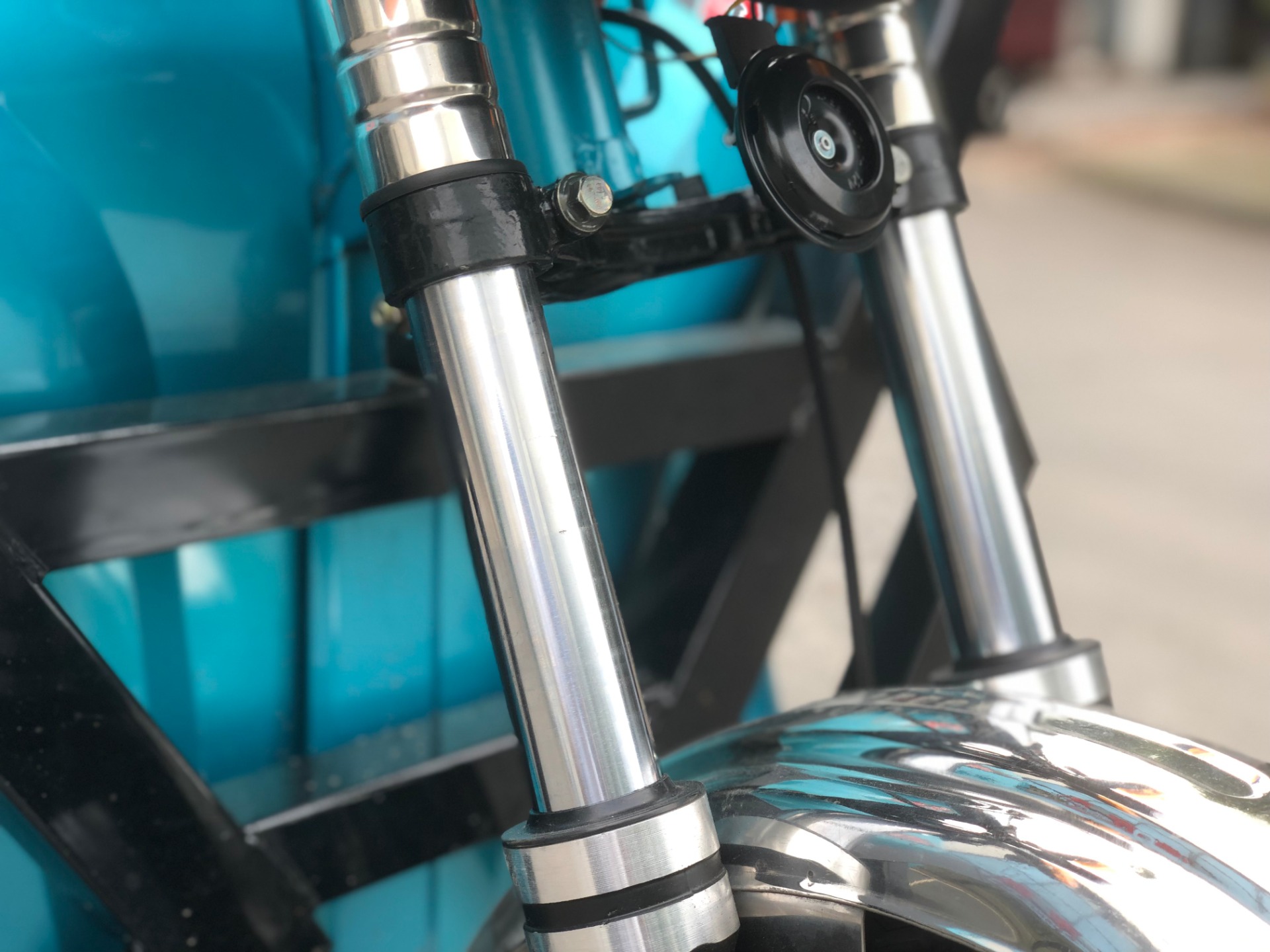 Front and Rear Drum Brake System 72V 1000w Electric Tricycle for Adult from DAYANG