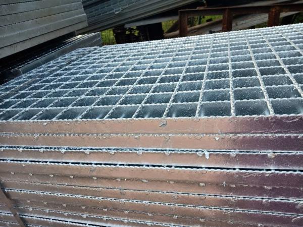 Buy cheap 5x5mm Bar Non Treatment Serrated Steel Grating galvanized walkway grating from wholesalers
