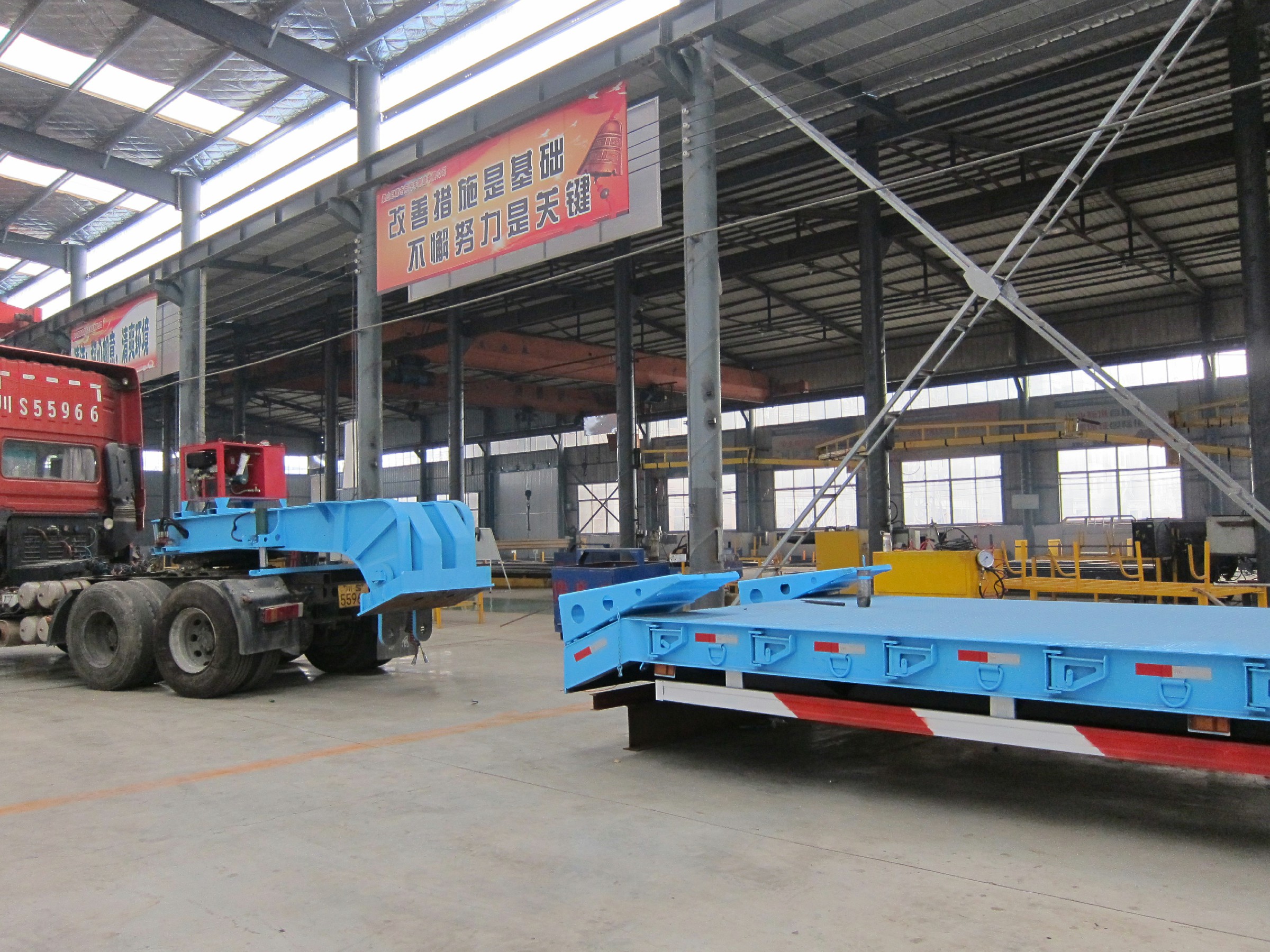 3 Axle Front Load Low Bed Trailer with Hydraulic Detachable Gooseneck and ABS Optional