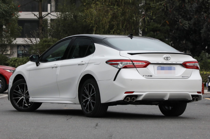 Excellent Toyota Camry 2023 2.5G/S/Q Medium Car 4 Doors 5 Seats Sedan Gasoline Hybrid China Professional Vehicle Exporte