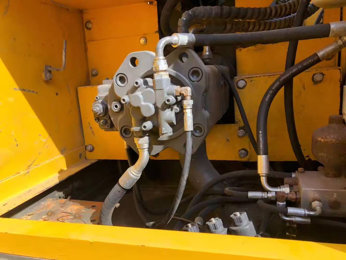 Secondhand Construction Engineering Digger Original Used Komatsu Pc138 Excavator