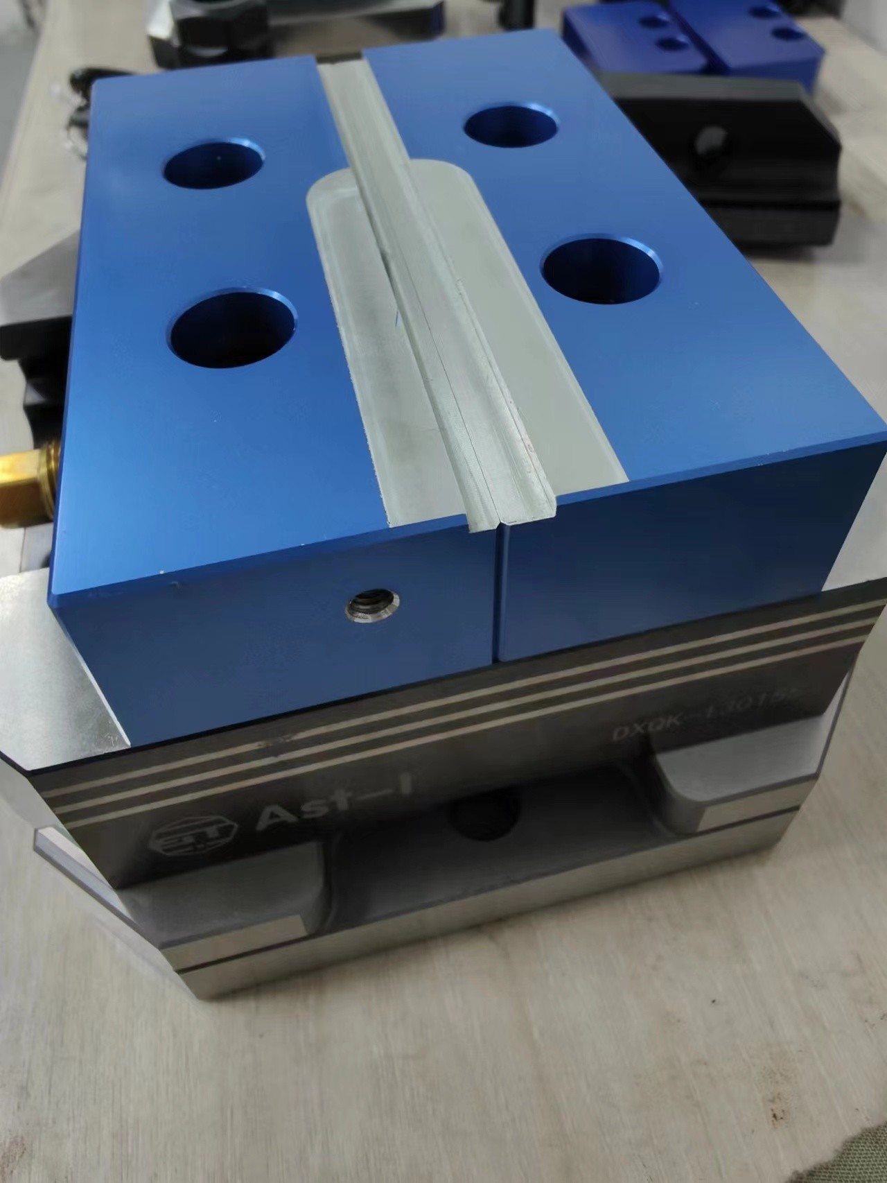 Heavy Cutting Manual Clamping Fixtures 155mm Cnc Milling Fixturing