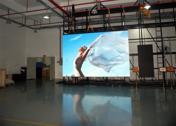 Electronic RGB P3.91 Indoor Advertising Display Black SMD2121 Back Stage