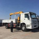 Sinotruk HOWO 4x4 290hp Truck Mounted Crane 6.3 Ton Telescopic Boom 12.00R20