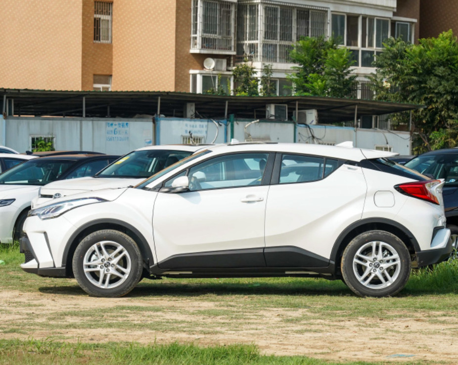 Popular Toyota C-HR 2022 2.0L Leading version 5seats SUV Black gasoline used cars