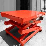 Battery Driven Scissor Lift Platform Self Propelled 230kg / 300kg Rate Loading