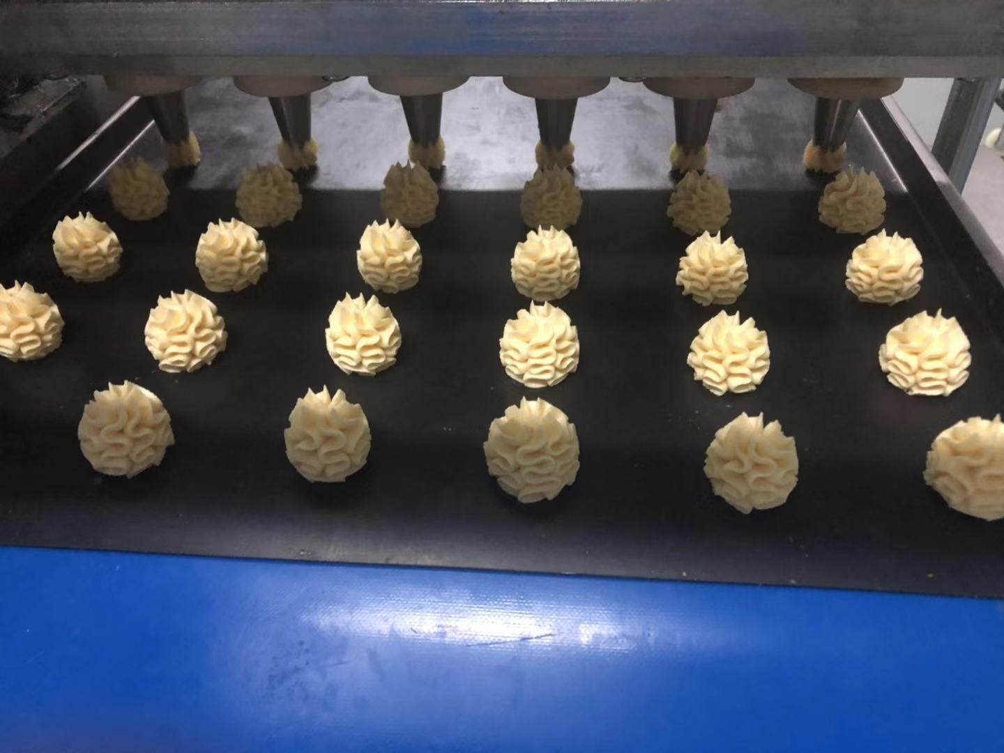 Commercial Cookie Dough Depositor Machine 400 MM Tray Type