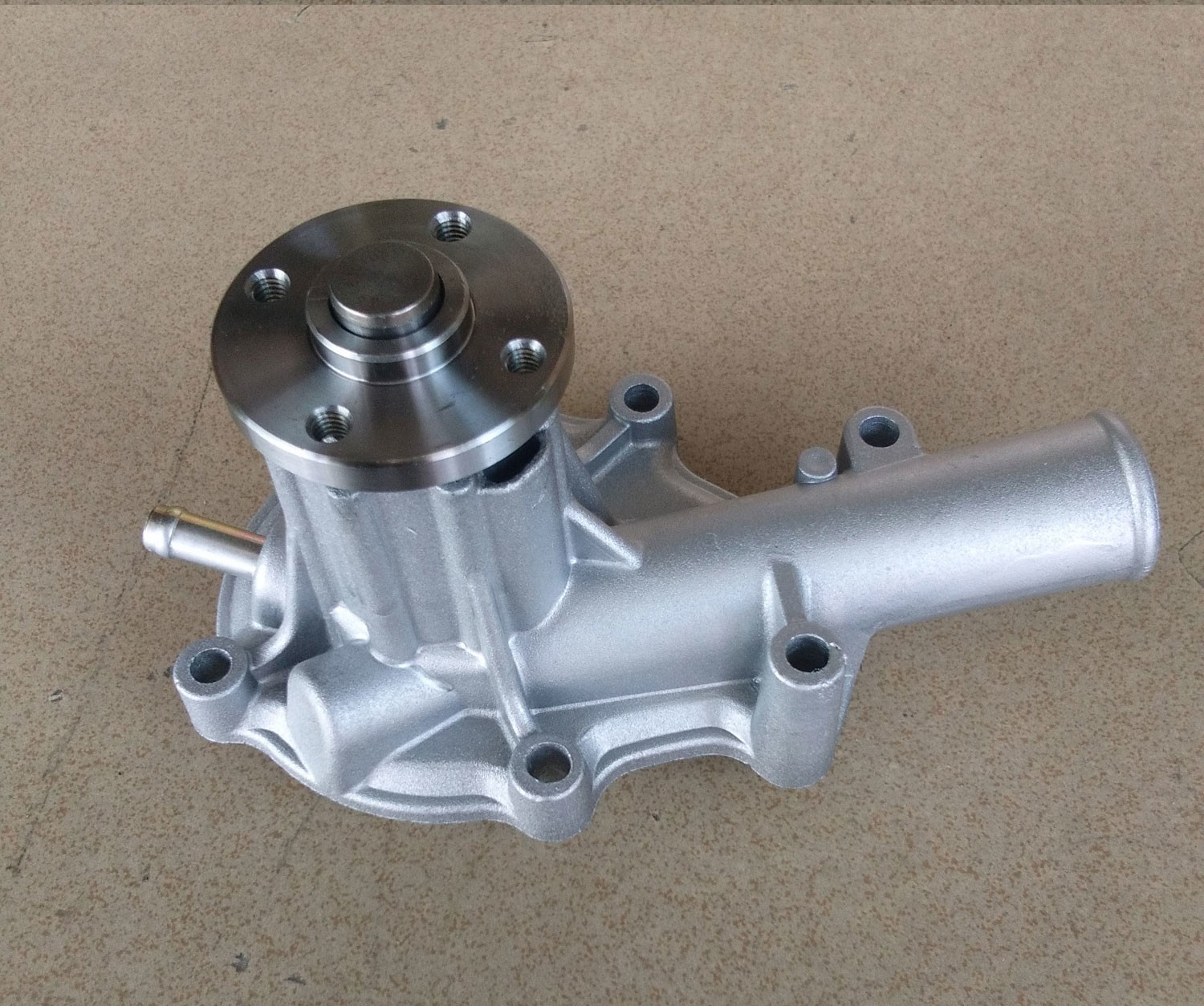 V1505T V1505 Kubota Water Pump 16251-73010 16241-73010