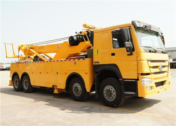 Buy cheap Sinotruk HOWO 8X4 371HP 50T 360 Degree Rotation Recovery Tow Truck from wholesalers