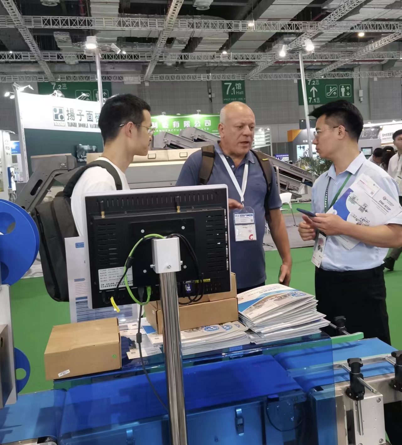 10-100ml Liquid Oil Water Wine Bottle Filling Machine with Customizable Filling Volume
