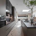 Wholesale Modern Kitchen Cabinets Water-Resistant Custom Solid Wood Lacquer