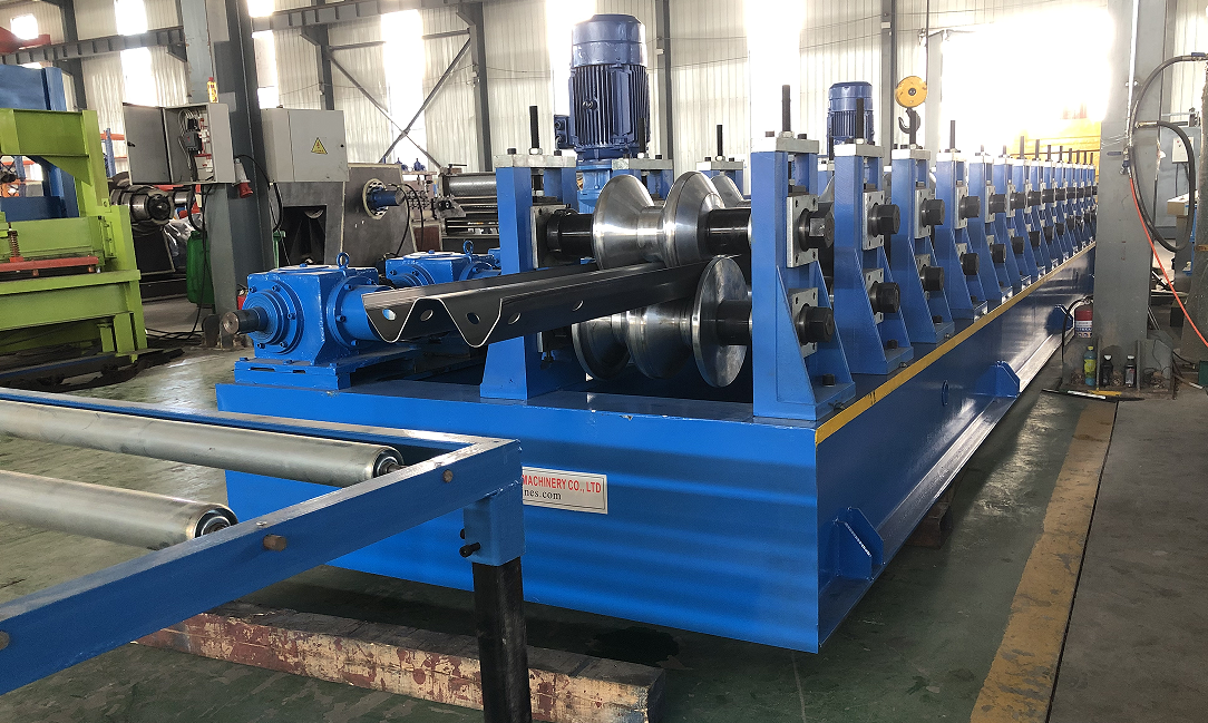 Two beam guardrail rolling forming machine 