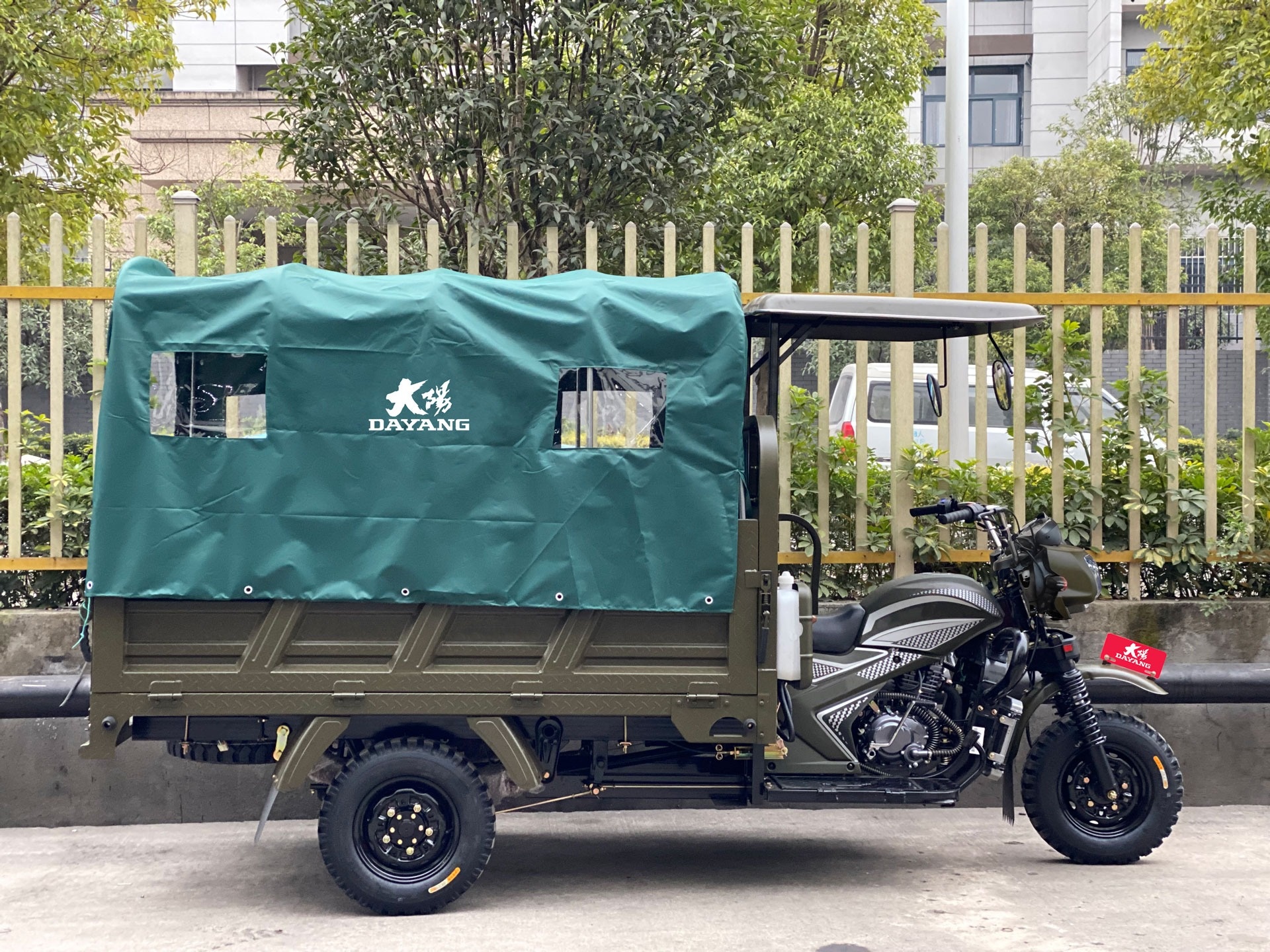 50*100 Chassis Three Wheel Motorcycle for Heavy-Duty Cargo Transportation