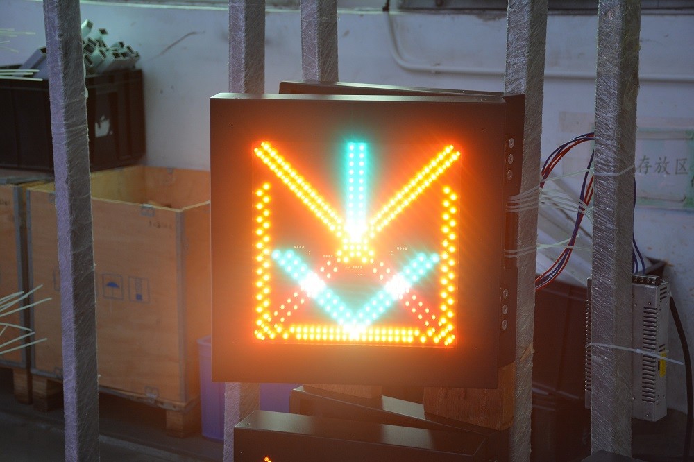 EN12966 LED Lane Control Signs Intersection Variable Message Display