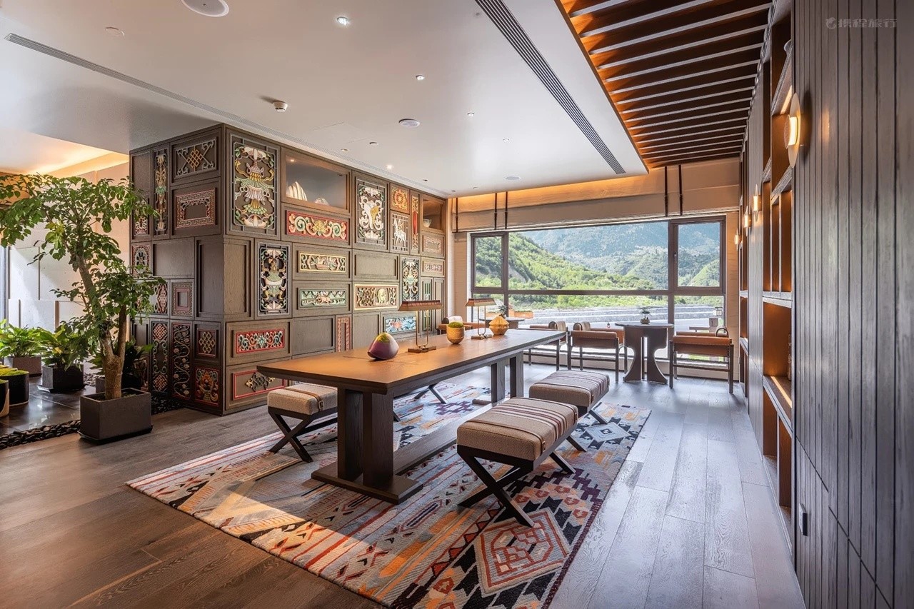 Dust Free Process Tibetan Style Furniture Customized High Level