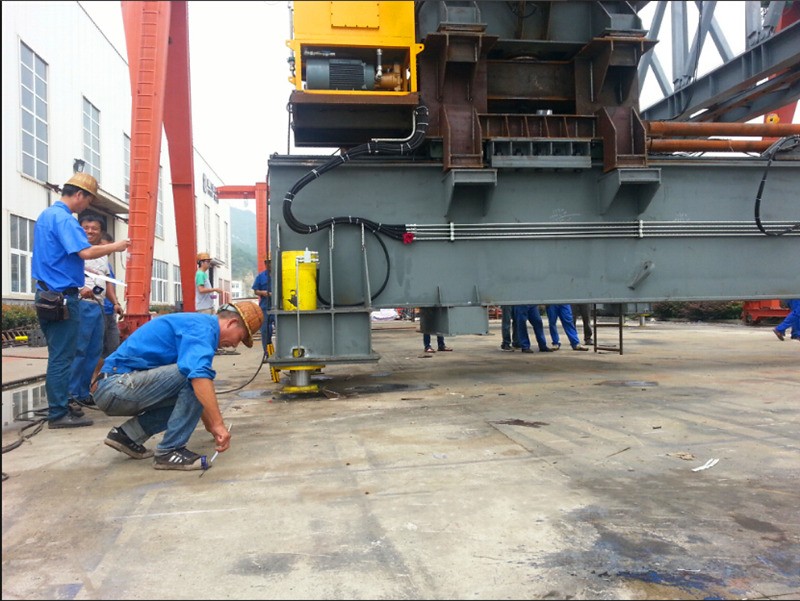 Heavy Industry Bridge Girder Launching Crane Rail Running 5m/Min
