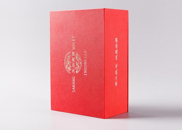 Buy cheap Fancy Paper Paper Packaging Boxes With Magnetic Closure And Silver Stamp For Food from wholesalers