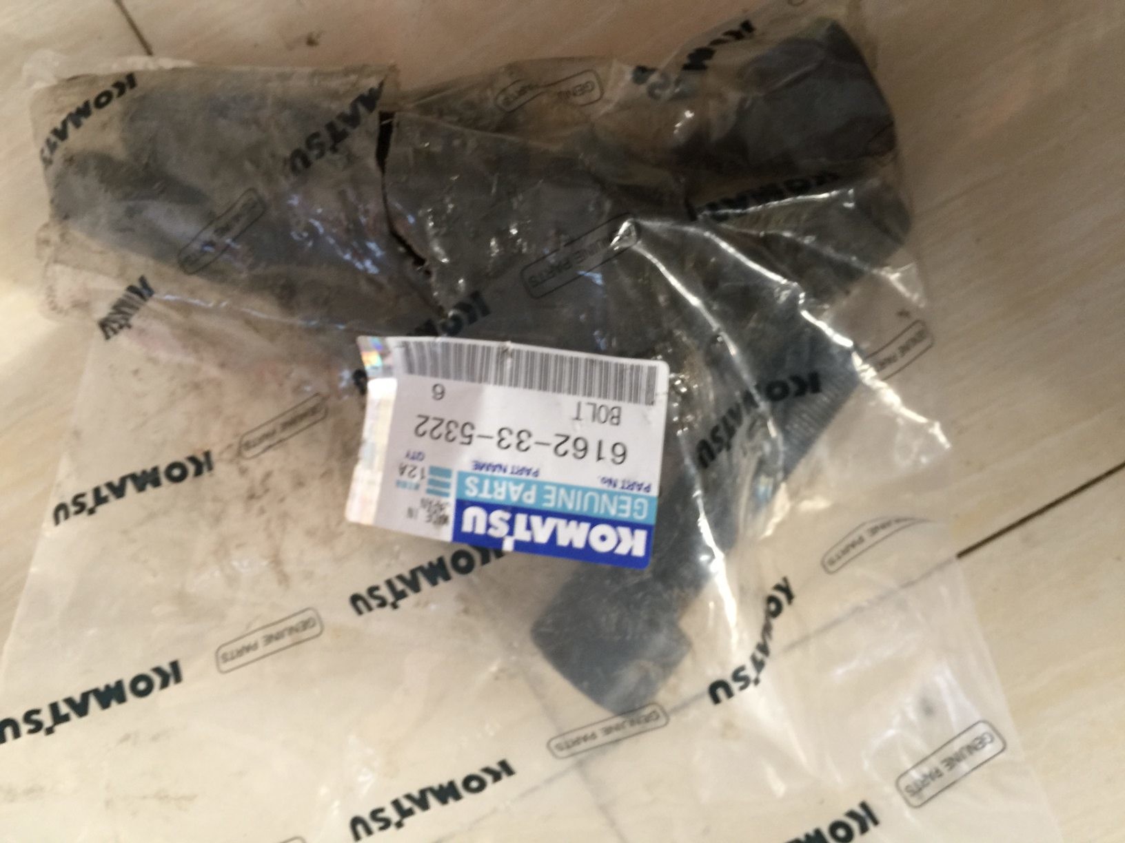 part No. : 6162-33-5322 bolt use for komatsu D155 D275 PC800-8 WA600 engine 6D140
