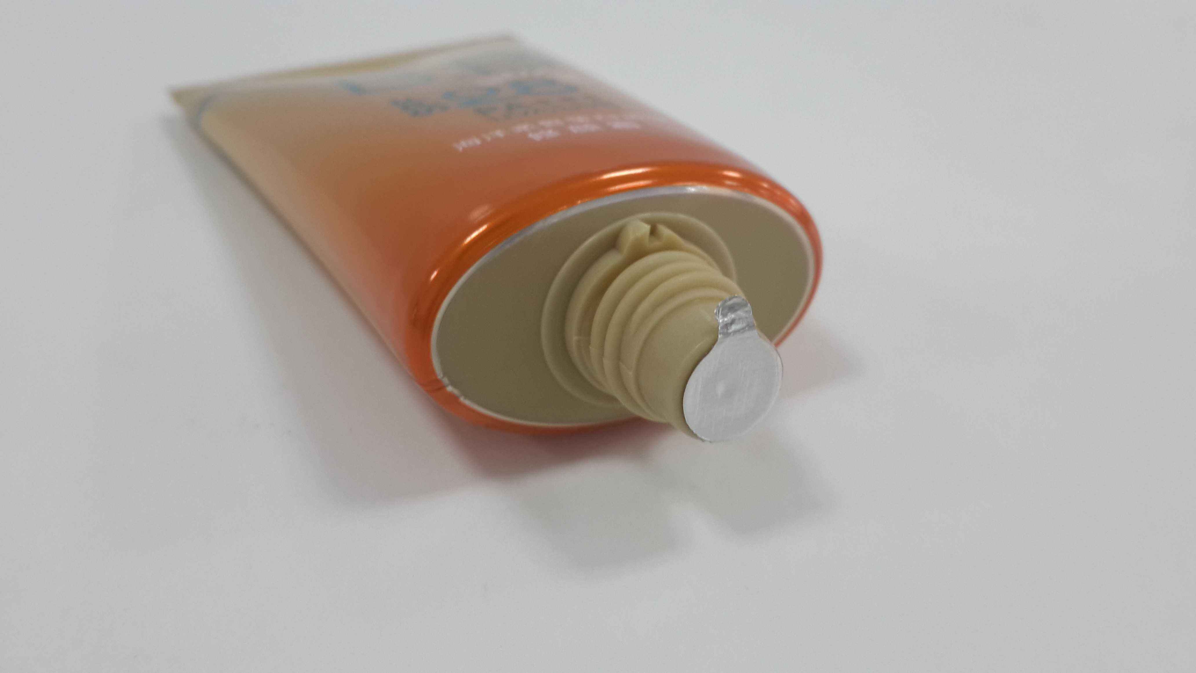 50g Oval Cosmetic Tube Aluminum / EVOH Barrier Packaging Gold Electroplated Oval Cap