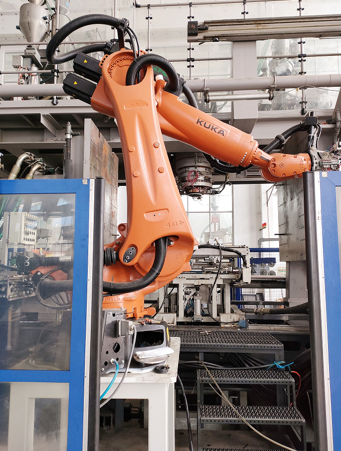Floor Mounting Position Industrial Robot Cell with KRC4 Controller Design