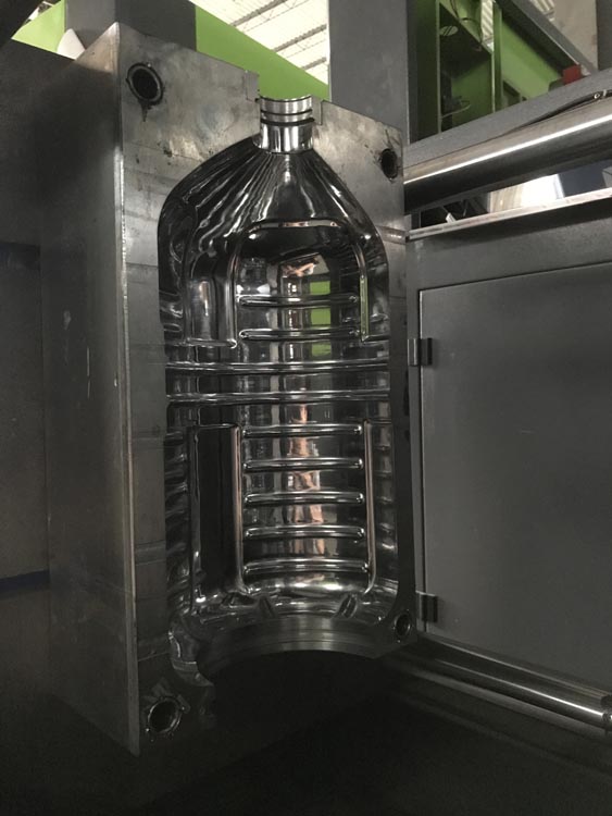 Field installation LGB-10L Superior Water Cosmetic Bottle Making Machine with Output