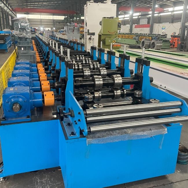 Precision Z Purlin Roll Forming Machine Manufacturers With GCr15 Rollers Yaskawa Inverter