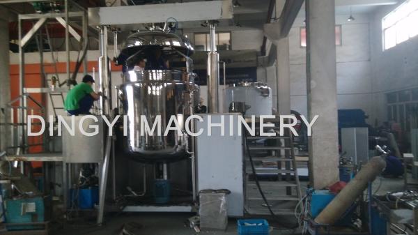 Buy cheap Stainless Steel Vacuum Emulsifying Mixer , Hair Conditioner Emulsion Machine 1500L from wholesalers
