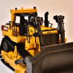 HUINA CAT D10T2 Alloy Bulldozer Model | 1/50 Scale Metal Track Collectible